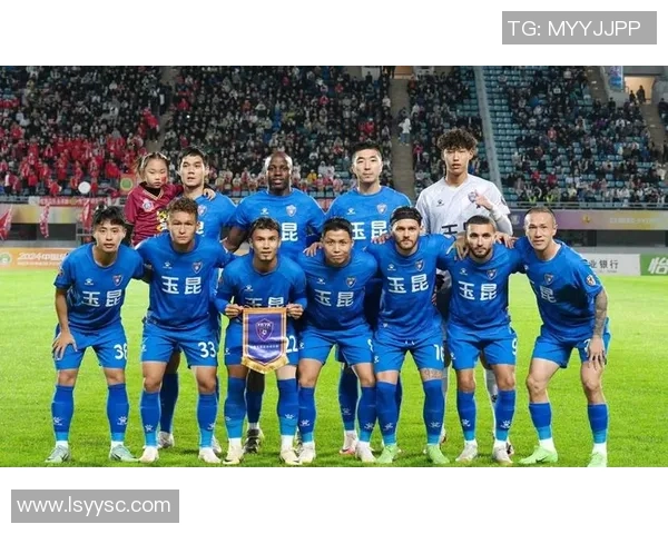 足球球迷对线探讨：激情与理性交织的足球文化之旅